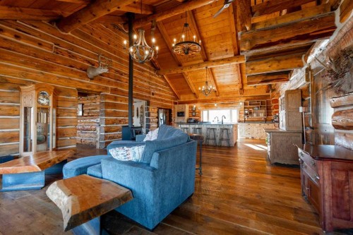 104103 Range Rd 20-1A, Rural Lethbridge County, AB - Indoor Photo Showing Living Room