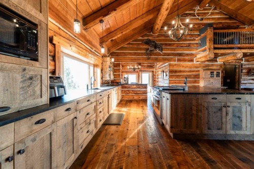 104103 Range Rd 20-1A, Rural Lethbridge County, AB - Indoor Photo Showing Kitchen