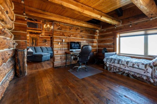 104103 Range Rd 20-1A, Rural Lethbridge County, AB - Indoor Photo Showing Bedroom