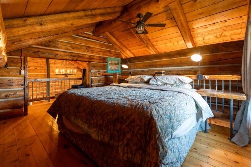 104103 Range Rd 20-1A, Rural Lethbridge County, AB - Indoor Photo Showing Bedroom