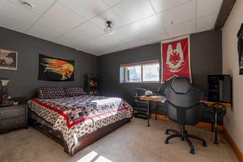 104103 Range Rd 20-1A, Rural Lethbridge County, AB - Indoor Photo Showing Bedroom
