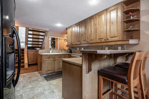 107 Mount View, Waterton Park, AB - Indoor Photo Showing Kitchen