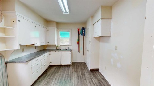 1212 7 Avenue South, Lethbridge, AB - Indoor