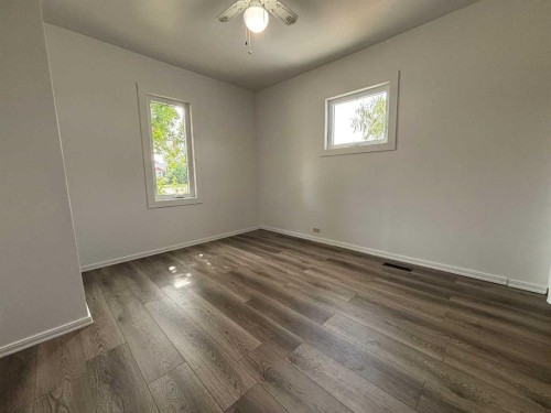 307 Centre Avenue, Coutts, AB - Indoor Photo Showing Other Room