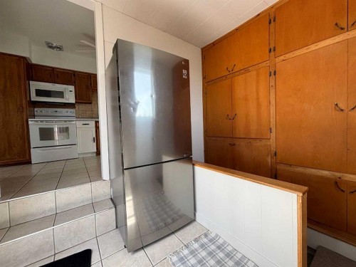 307 Centre Avenue, Coutts, AB - Indoor Photo Showing Kitchen