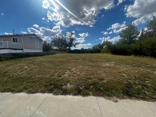 212 2A Street West, Coutts, AB 