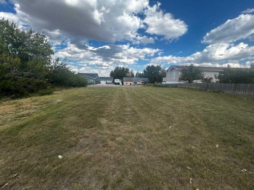 212 2A Street West, Coutts, AB 