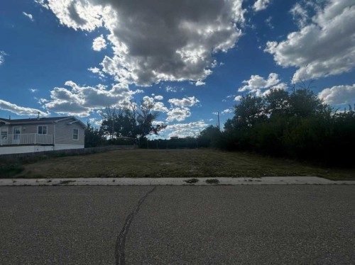 212 2A Street West, Coutts, AB 