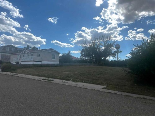 212 2A Street West, Coutts, AB 