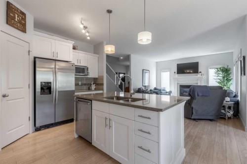 428 Sixmile Cove South, Lethbridge, AB - Indoor Photo Showing Kitchen With Double Sink With Upgraded Kitchen