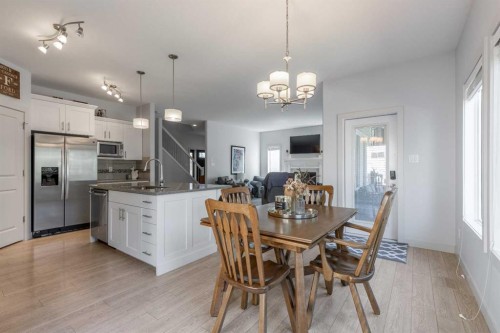428 Sixmile Cove South, Lethbridge, AB - Indoor Photo Showing Dining Room