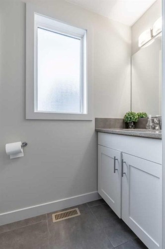 428 Sixmile Cove South, Lethbridge, AB - Indoor Photo Showing Bathroom