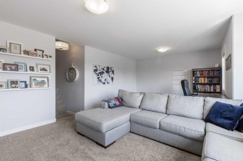 428 Sixmile Cove South, Lethbridge, AB - Indoor Photo Showing Living Room
