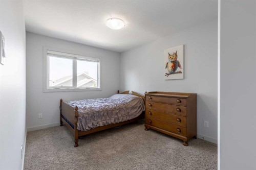 428 Sixmile Cove South, Lethbridge, AB - Indoor Photo Showing Bedroom