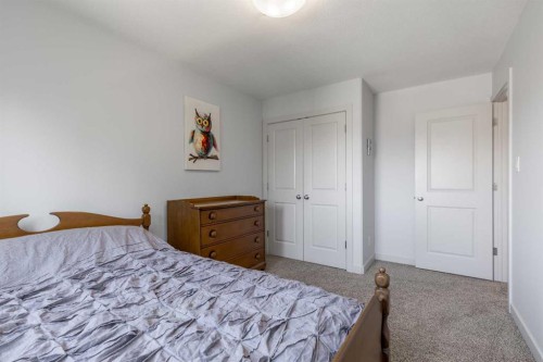 428 Sixmile Cove South, Lethbridge, AB - Indoor Photo Showing Bedroom