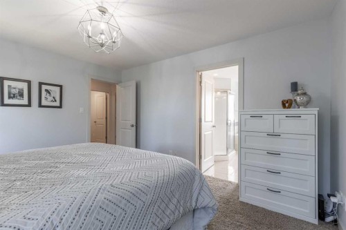 428 Sixmile Cove South, Lethbridge, AB - Indoor Photo Showing Bedroom