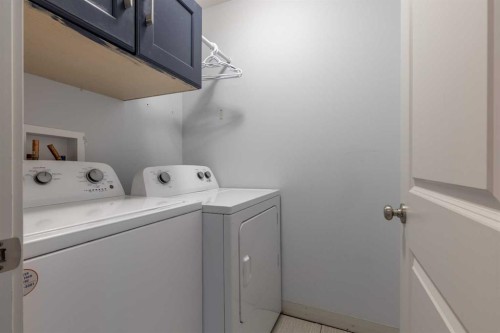 428 Sixmile Cove South, Lethbridge, AB - Indoor Photo Showing Laundry Room