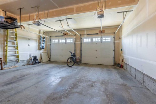 428 Sixmile Cove South, Lethbridge, AB - Indoor Photo Showing Garage