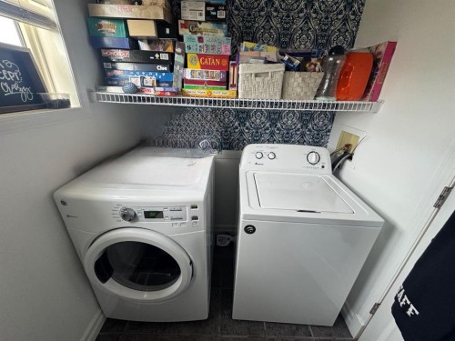 39-762 Heritage Boulevard West, Lethbridge, AB - Indoor Photo Showing Laundry Room