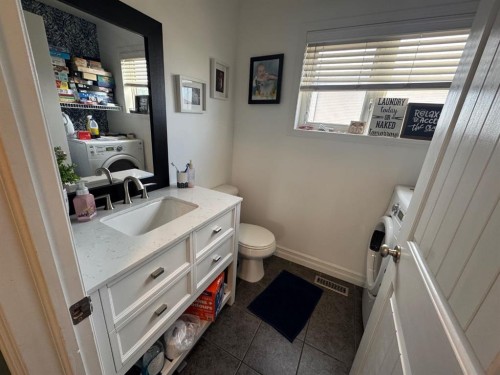 39-762 Heritage Boulevard West, Lethbridge, AB - Indoor Photo Showing Bathroom