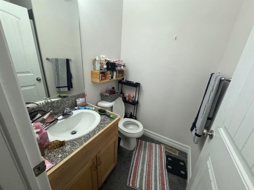 39-762 Heritage Boulevard West, Lethbridge, AB - Indoor Photo Showing Bathroom