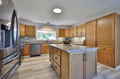 228 Centre Street, Magrath, AB - Indoor Photo Showing Kitchen
