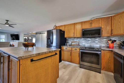 228 Centre Street, Magrath, AB - Indoor Photo Showing Kitchen
