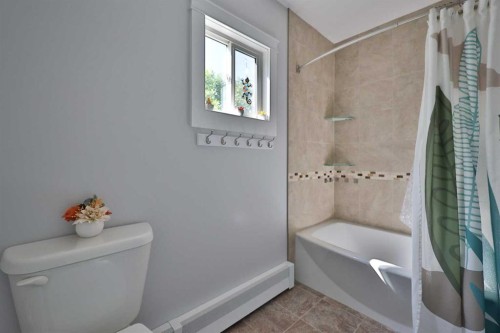 228 Centre Street, Magrath, AB - Indoor Photo Showing Bathroom