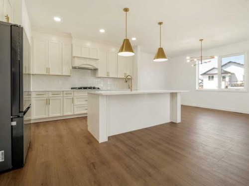 332 Rivergrove Chase West, Lethbridge, AB - Indoor Photo Showing Kitchen With Upgraded Kitchen