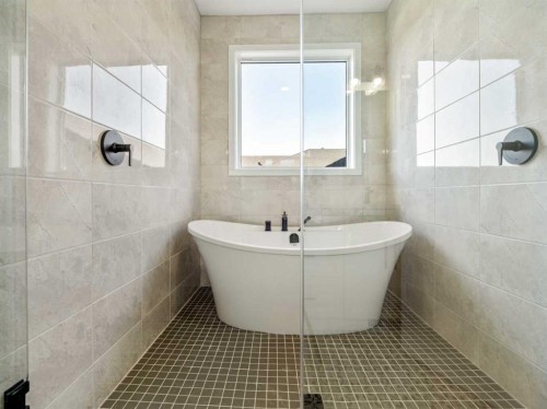 332 Rivergrove Chase West, Lethbridge, AB - Indoor Photo Showing Bathroom