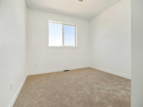 332 Rivergrove Chase West, Lethbridge, AB - Indoor Photo Showing Other Room