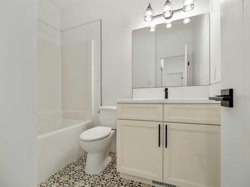 332 Rivergrove Chase West, Lethbridge, AB - Indoor Photo Showing Bathroom