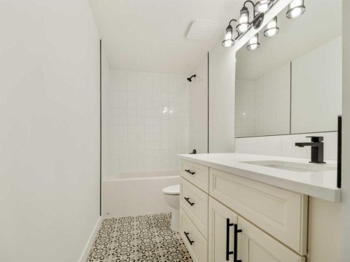 332 Rivergrove Chase West, Lethbridge, AB - Indoor Photo Showing Bathroom