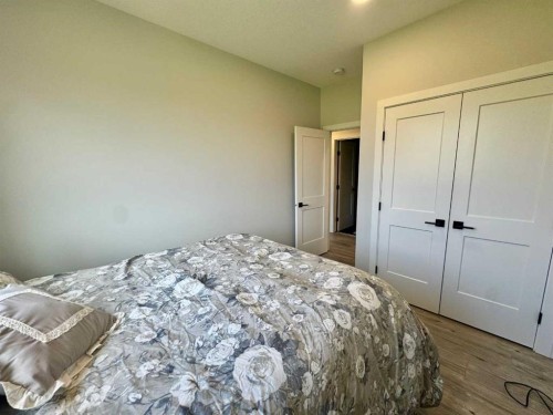 21426 29 Avenue, Bellevue, AB - Indoor Photo Showing Bedroom