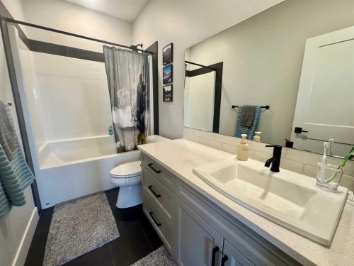 21426 29 Avenue, Bellevue, AB - Indoor Photo Showing Bathroom