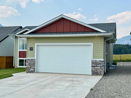 21426 29 Avenue, Bellevue, AB - Outdoor