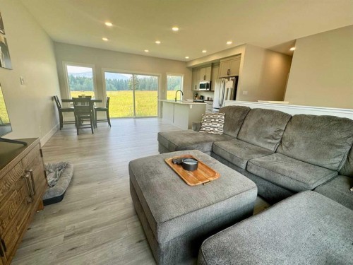 21426 29 Avenue, Bellevue, AB - Indoor Photo Showing Living Room