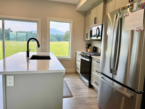 21426 29 Avenue, Bellevue, AB - Indoor Photo Showing Kitchen