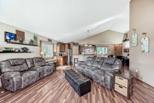 41 Canyoncrest Point West, Lethbridge, AB - Indoor Photo Showing Living Room