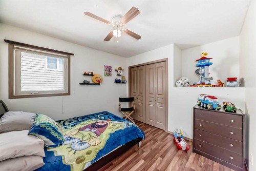 41 Canyoncrest Point West, Lethbridge, AB - Indoor Photo Showing Bedroom