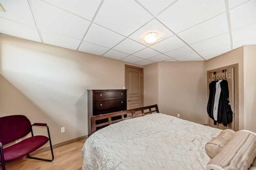 41 Canyoncrest Point West, Lethbridge, AB - Indoor Photo Showing Bedroom
