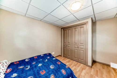 41 Canyoncrest Point West, Lethbridge, AB - Indoor Photo Showing Bedroom