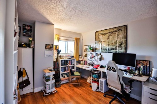 222-21 Berkeley Place West, Lethbridge, AB - Indoor Photo Showing Office