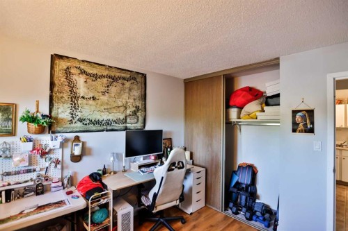 222-21 Berkeley Place West, Lethbridge, AB - Indoor Photo Showing Office