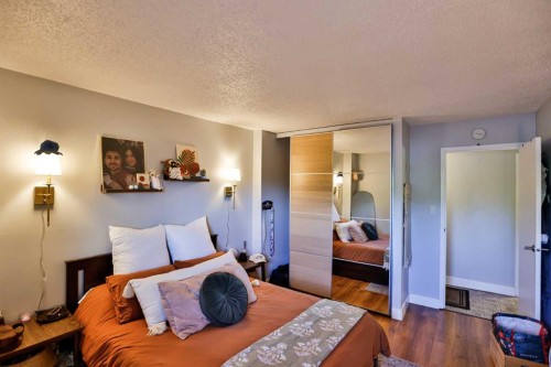 222-21 Berkeley Place West, Lethbridge, AB - Indoor Photo Showing Bedroom