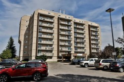 222-21 Berkeley Place WEST Lethbridge, AB T1K 5N1