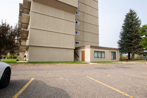 222-21 Berkeley Place West, Lethbridge, AB - Outdoor With Exterior