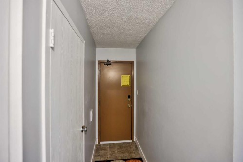 222-21 Berkeley Place West, Lethbridge, AB - Indoor Photo Showing Other Room