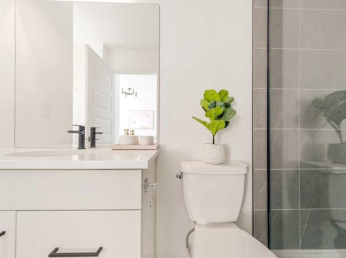 2933 47 Street South, Lethbridge, AB - Indoor Photo Showing Bathroom
