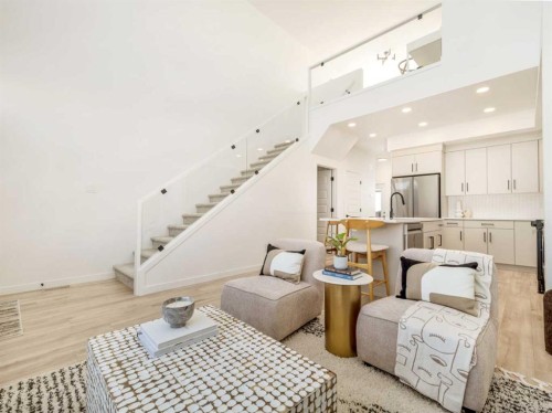 2933 47 Street South, Lethbridge, AB - Indoor Photo Showing Living Room